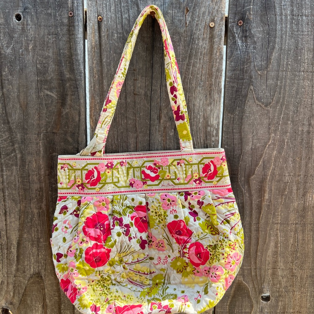 Vera Bradley charming floral “pockets” handbag